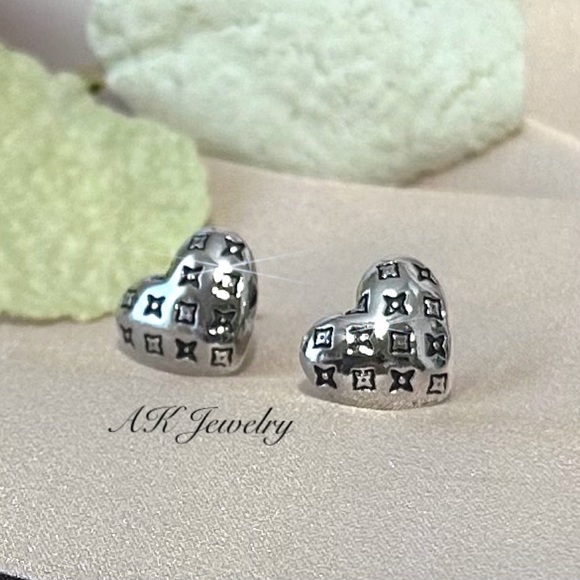 💎EARRINGS, Pierced Heart, Silver and Black (l34) - Picture 2 of 6